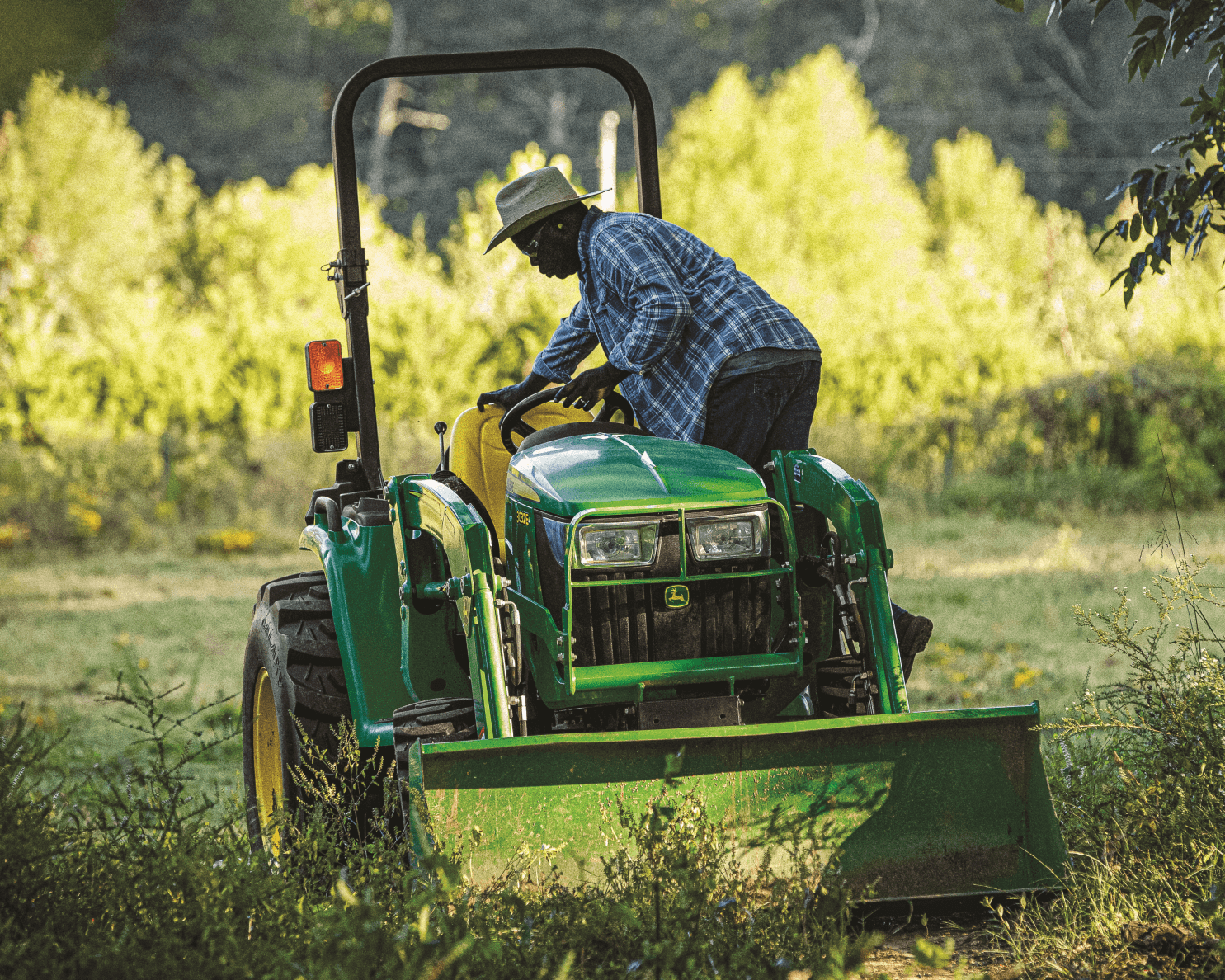 John Deere 3033R with 320R Loader